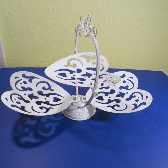 Tiered Tray Metal Heart Centerpiece, Victorian inspired - Picture 7 of 16